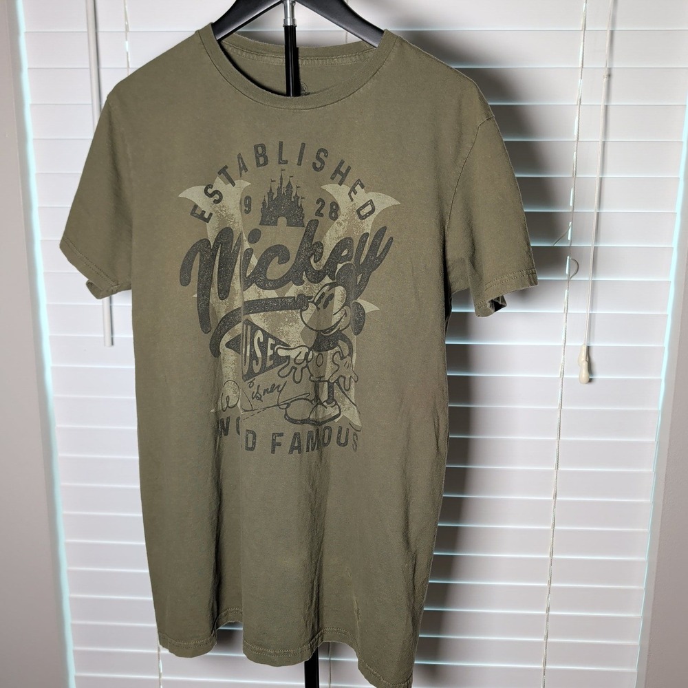 Disney Mickey Mouse Graphic T-Shirt Mens Large Olive Green World Famous Good